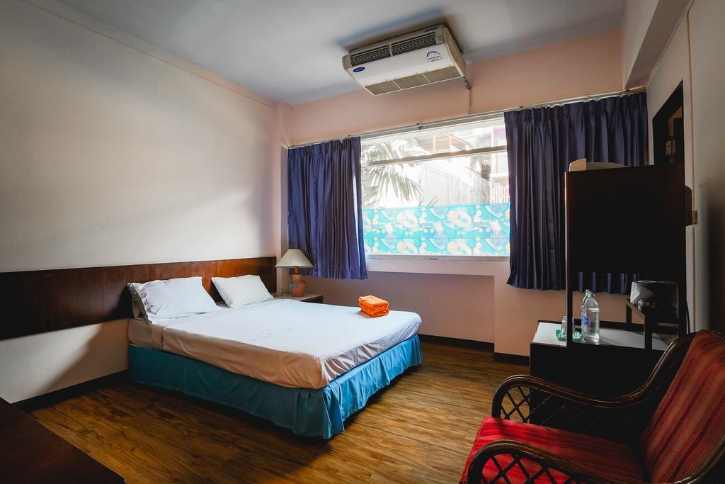 Ruamchitt Travelodge Bangkok Bagian luar foto