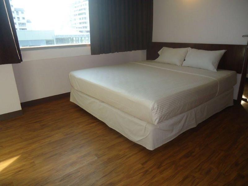 Ruamchitt Travelodge Bangkok Bagian luar foto