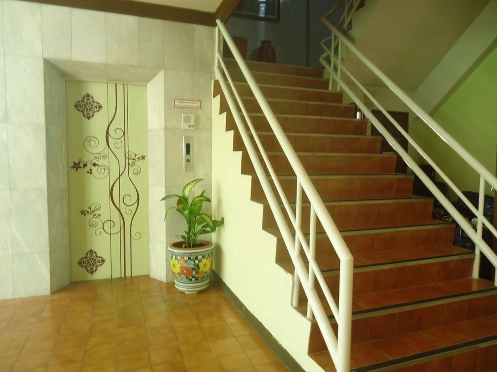 Ruamchitt Travelodge Bangkok Bagian luar foto