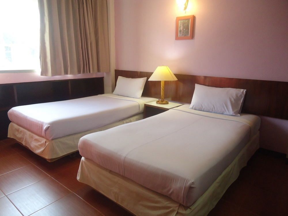 Ruamchitt Travelodge Bangkok Bagian luar foto