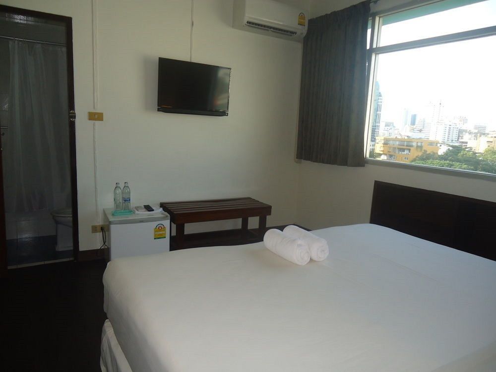 Ruamchitt Travelodge Bangkok Bagian luar foto